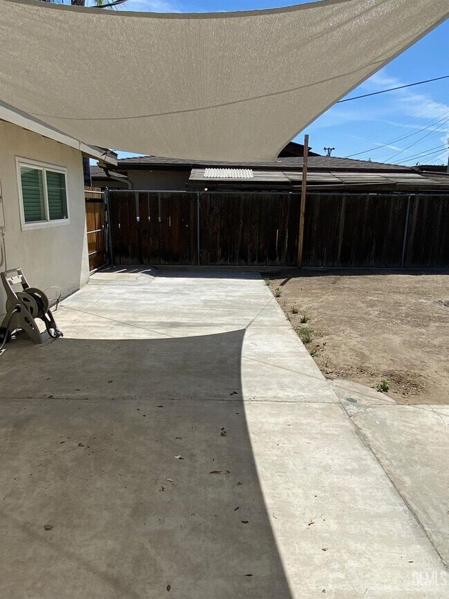 Building Photo - 3805 Phaffle Dr