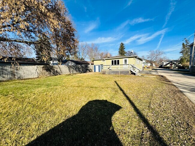 Building Photo - 42160 N 6th Ave