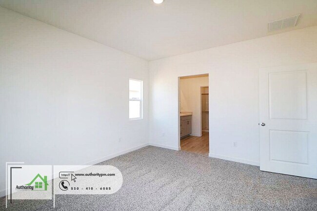 Building Photo - 2141 Hilltop Dr