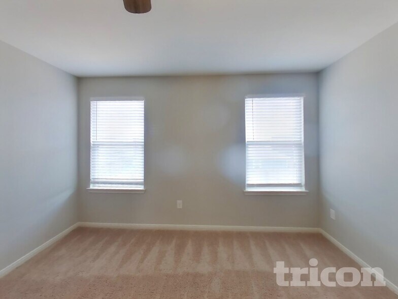 Building Photo - 12045 Latour Vly