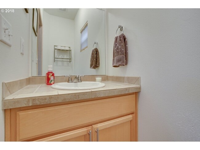 Building Photo - Charming North Portland 3 Bed 2.5 Bath Ken...