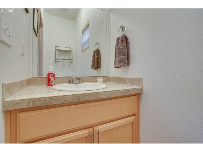 Building Photo - Charming North Portland 3 Bed 2.5 Bath Kenton Neighborhood House ~ Garage, A/C & Washer & Dryer!