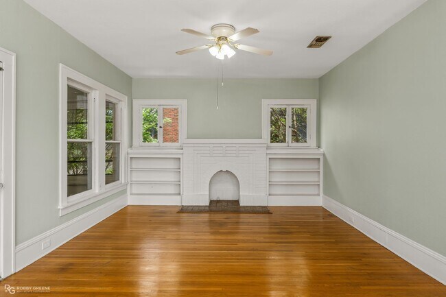 Building Photo - 2 bedroom duplex