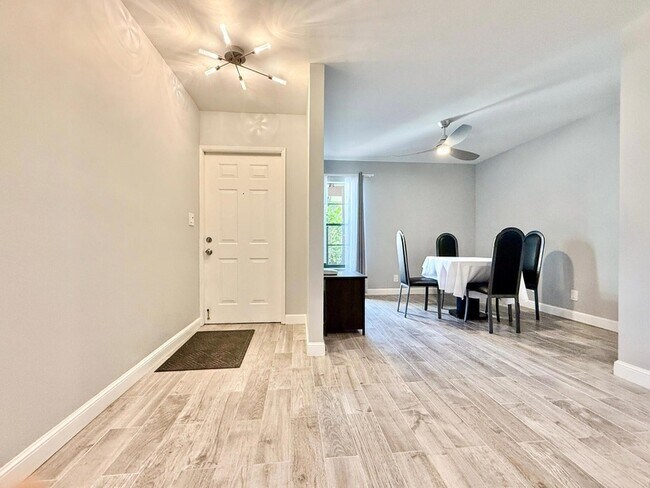 Building Photo - 10615 Ocean Palm Way