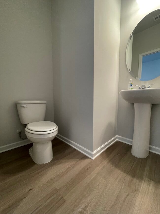 Building Photo - 112 Briarwood Dr E