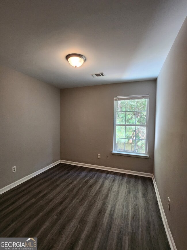 Building Photo - 285 Brookview Dr