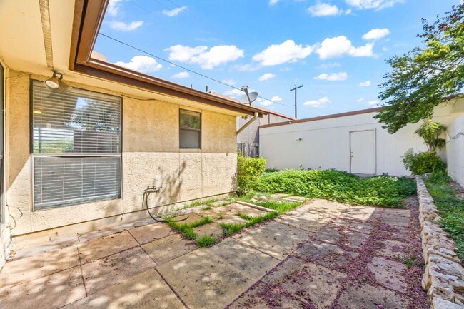 Building Photo - "Charming garden home offers 3-Bedroom Sanctuary with Cozy Fireplace in San Antonio – 1710 Sq Ft ...