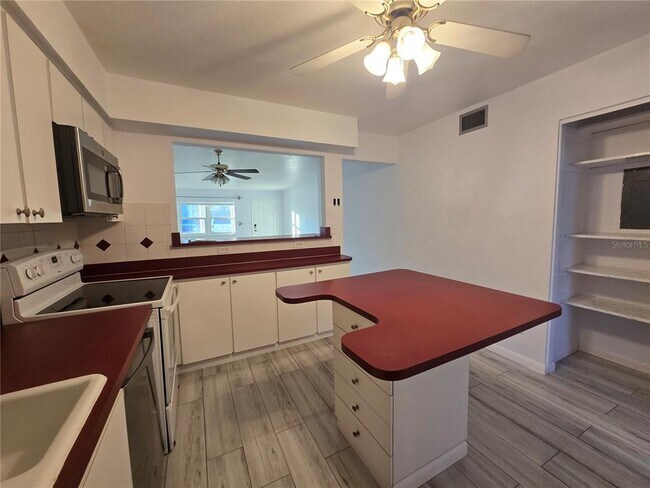 Building Photo - 211 Pasadena Ave N