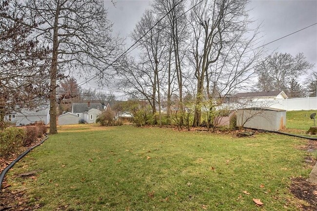 Building Photo - 1567 W Riverview Ave