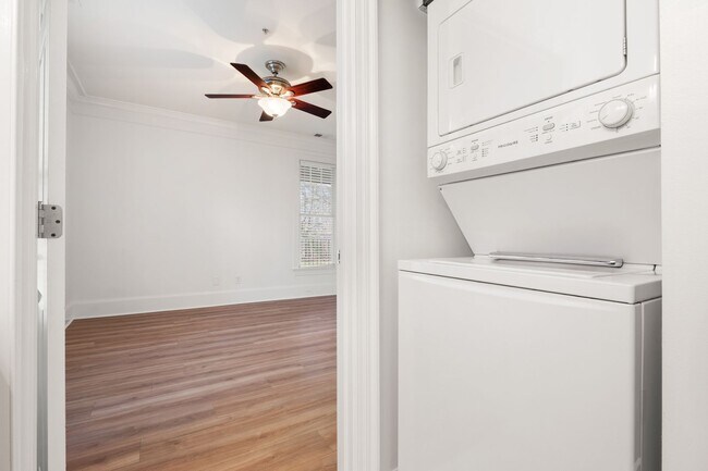 Building Photo - **Application Pending** Freshly Updated 2BR/2BA Condo - Minutes to North Hills