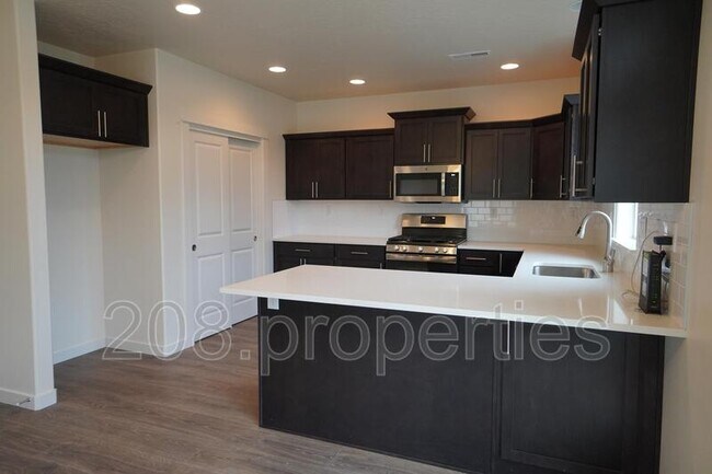 Building Photo - 10236 W Achillea St