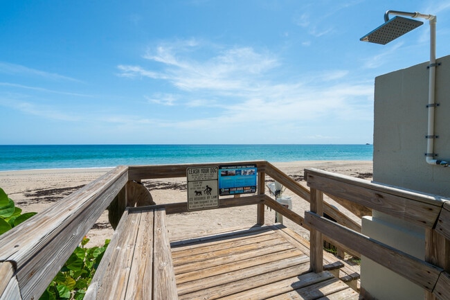 Building Photo - 1005 Bel Air Dr