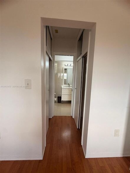 Building Photo - 20200 NE 27th Ct