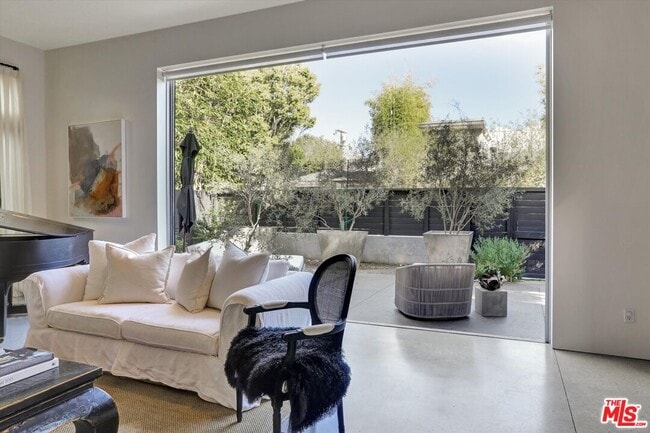 Building Photo - 2425 Clement Ave