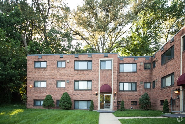 Building Photo - The Darlene