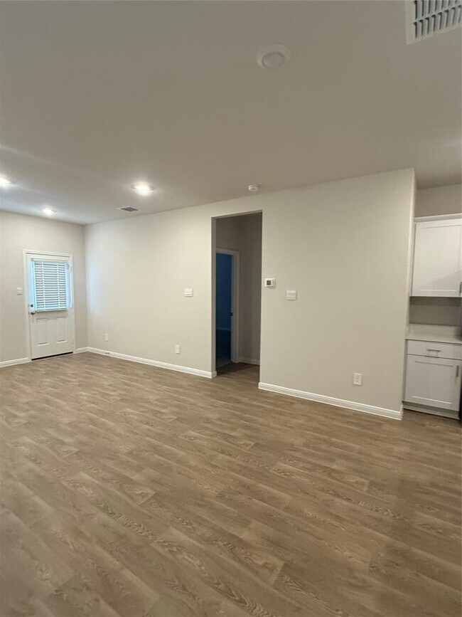 Building Photo - 233 New Albany Ln