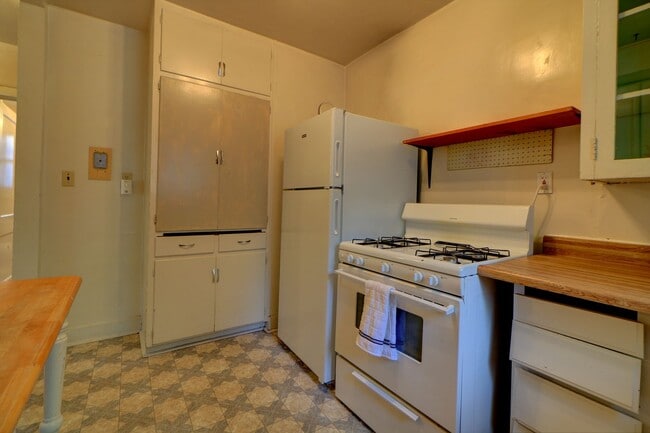 Building Photo - Provo Upstairs Apartment