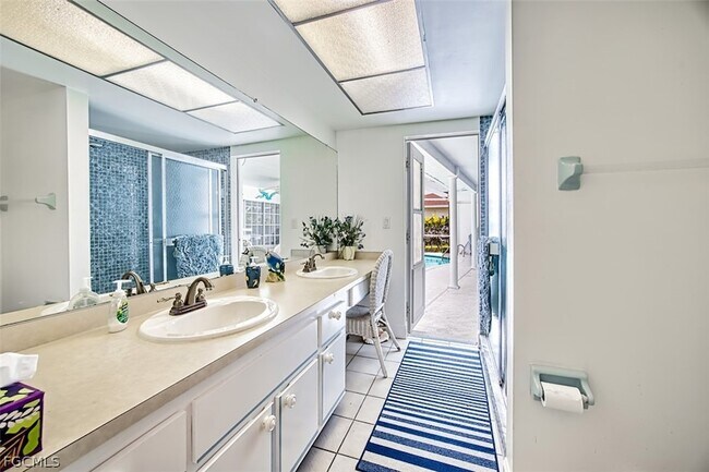 Building Photo - 5036 SW 9th Pl