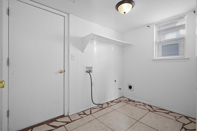 Building Photo - 6780 Dakota Ridge Dr