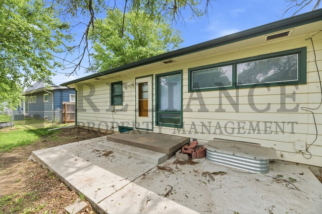 Building Photo - 1415 N Prairie Ln