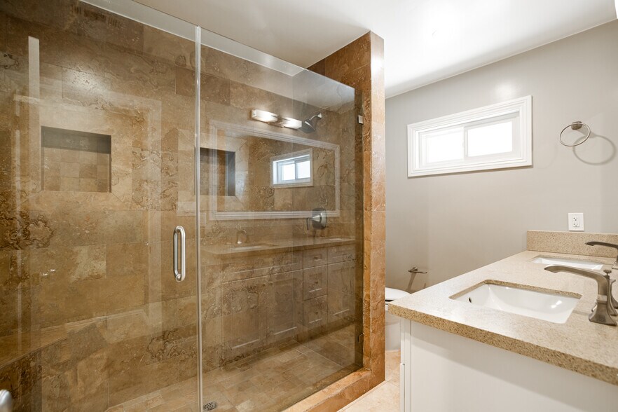 Building Photo - 2653 Tilden Ave