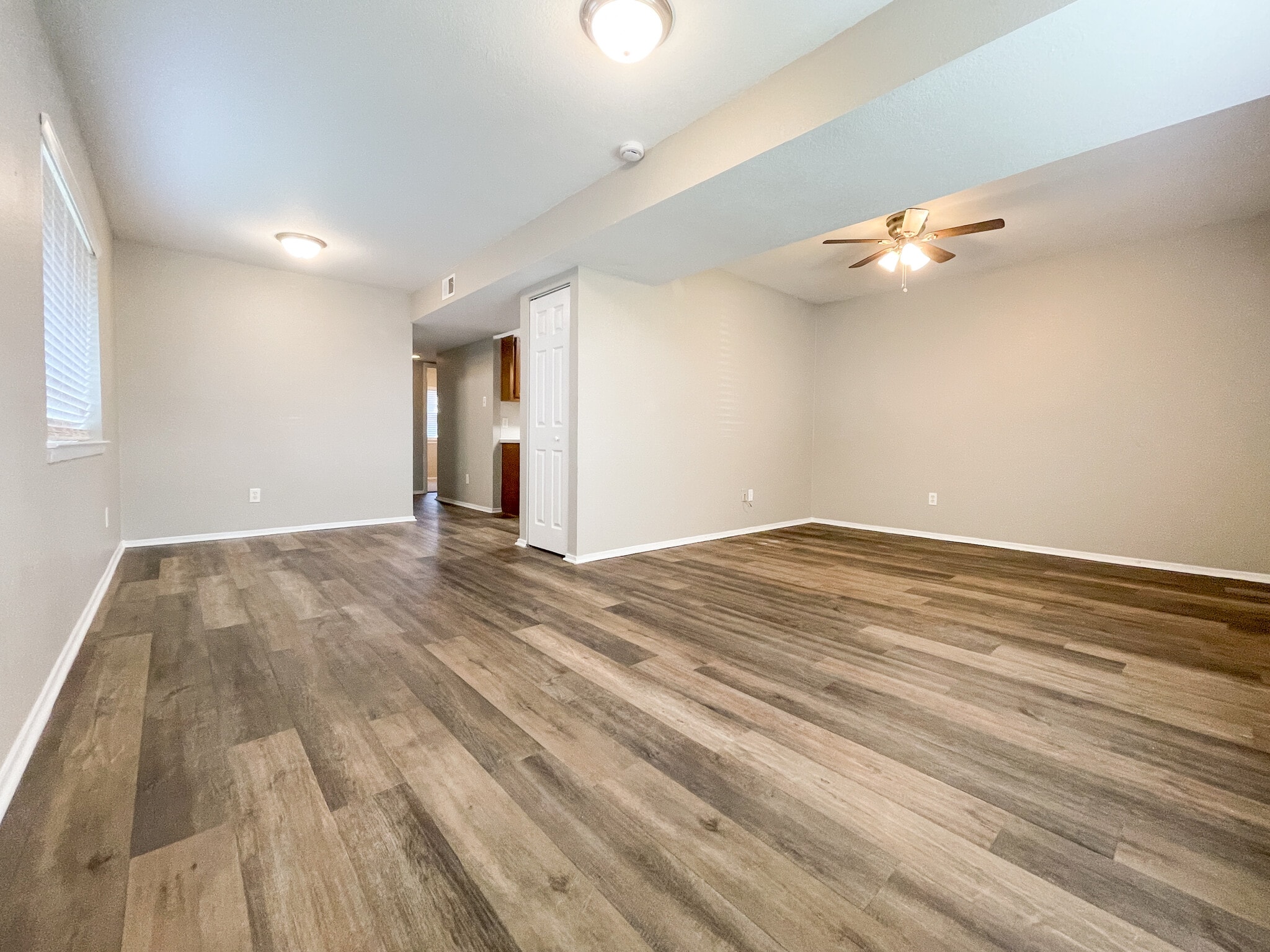 Building Photo - 407 N Bermuda St