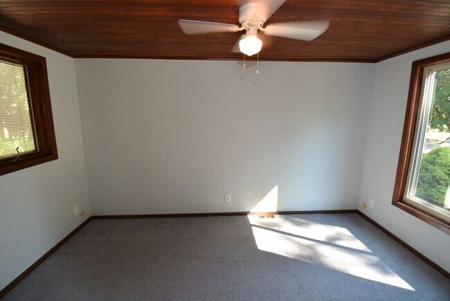 Building Photo - 4 Bedroom Home For Rent in Euclid Ohio