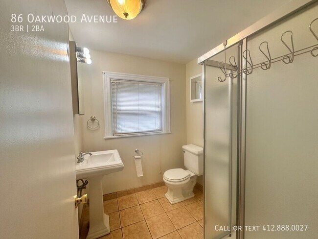 Building Photo - 86 Oakwood Ave