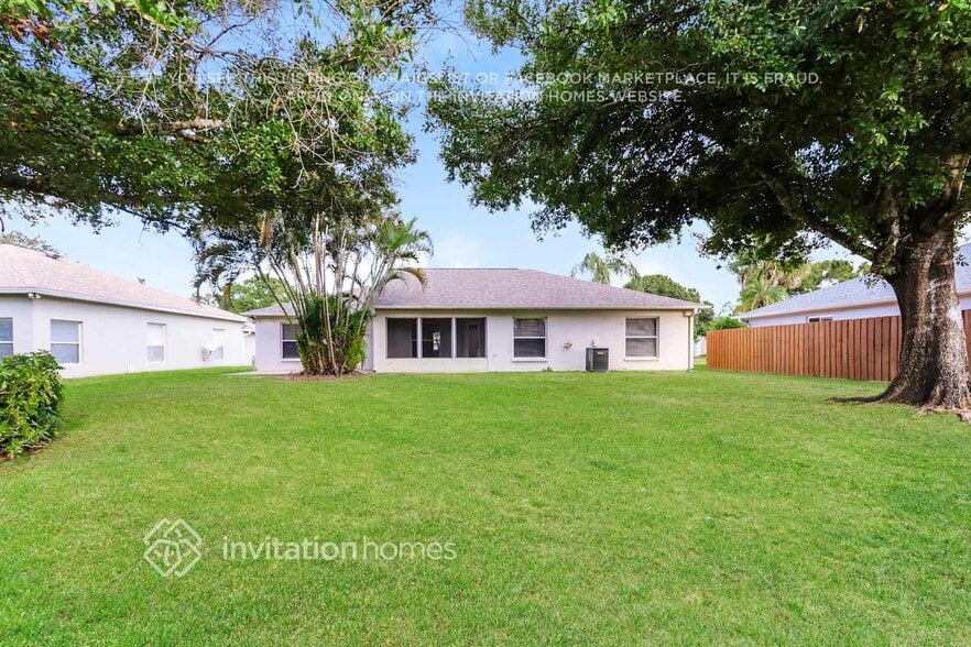 Building Photo - 624 Sheridan Woods Dr