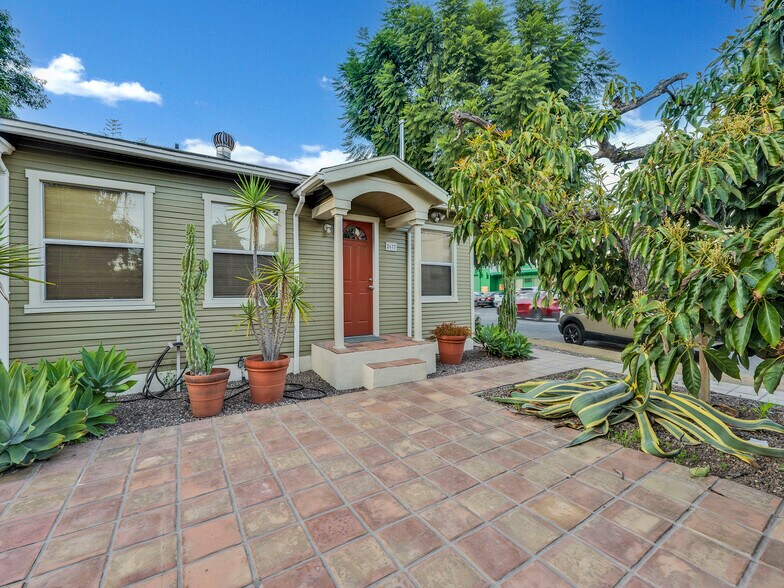 Building Photo - 2677 Rich St