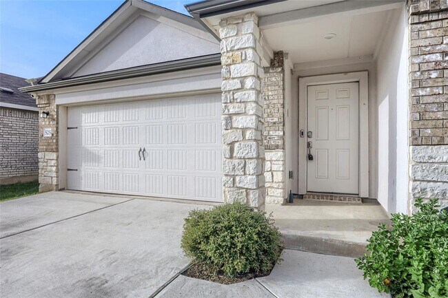 Building Photo - 525 Sebring Cir
