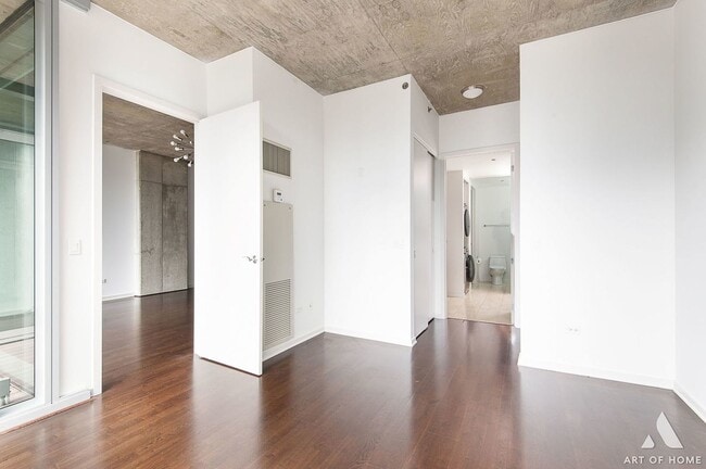 Building Photo - 600 N Fairbanks Ct