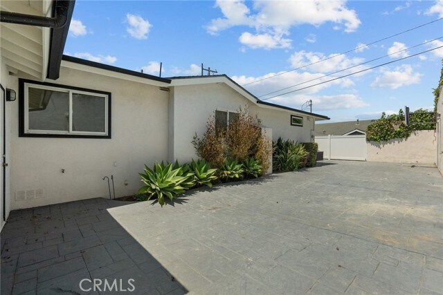 Building Photo - 321 Vía San Sebastian