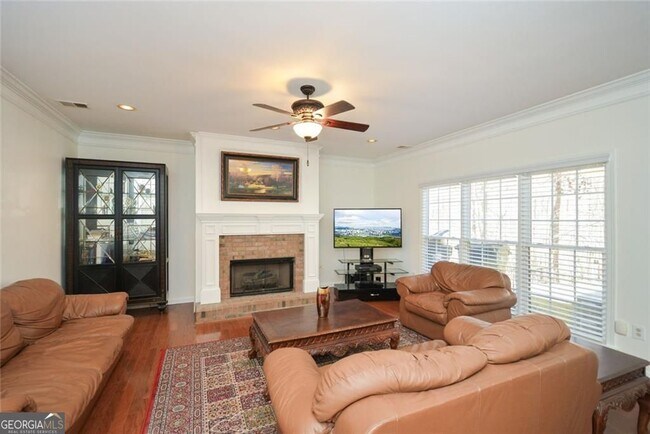 Building Photo - 305 Collegiate Dr