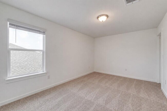 Building Photo - 10003 Baden Ln