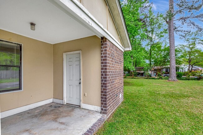 Building Photo - MOVE IN SPECIAL! Two Bedroom Pet-Friendly Unit in Gadsden Acres!