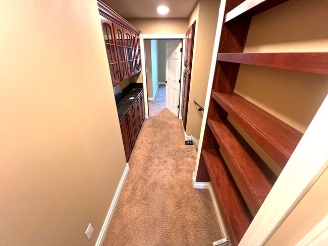 Building Photo - Beautiful 3 Bed 2.5 Bath Town House With A...