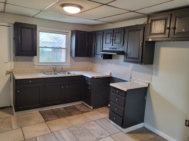 Building Photo - 2 Bedroom  1 Bath House