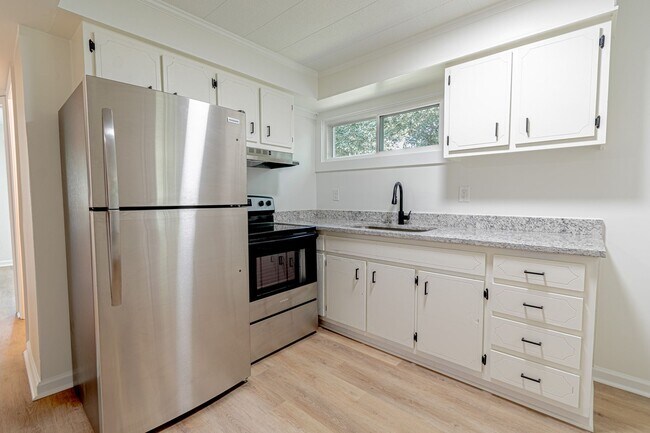 Building Photo - 150 Pembroke Oak Grove Rd
