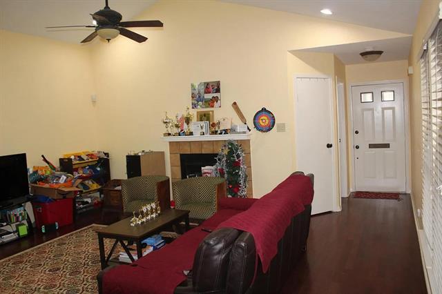 Building Photo - 936 Sugarberry Dr