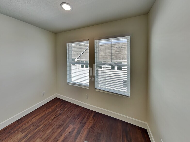 Building Photo - 11032 S Blue Bayou Dr