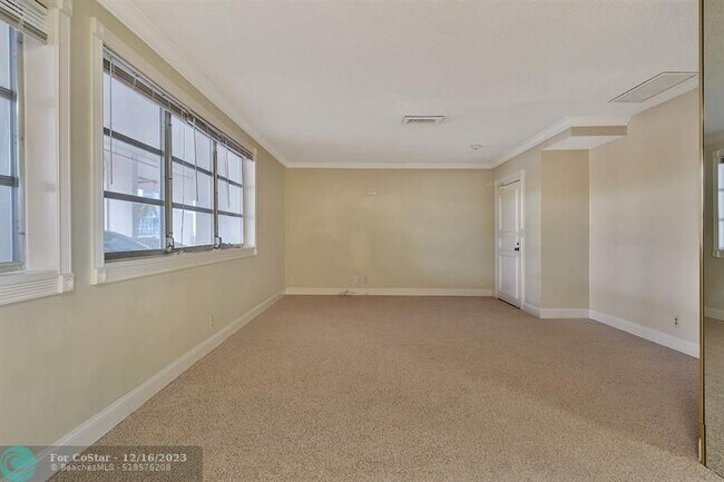 Building Photo - 4020 Galt Ocean Dr