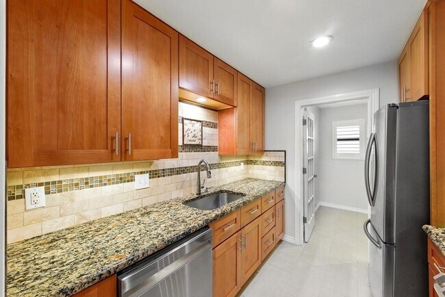 Building Photo - 6903 Moonmont Dr
