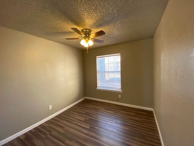 Building Photo - 2914 Royal Knoll Dr