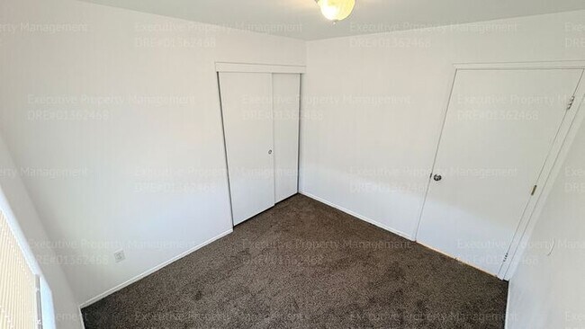 Building Photo - 4 bedroom 2 bathroom home located near S. H St/ Berkshire Rd