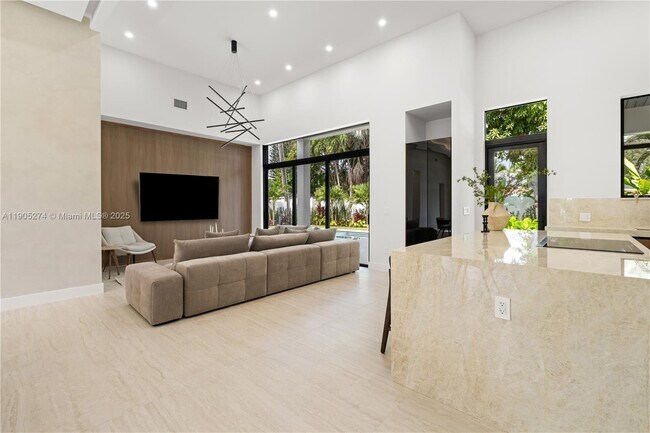 Building Photo - 543 NE 109th St