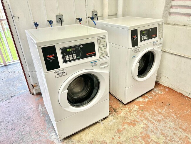 Building Photo - 19751 SW 114th Ave