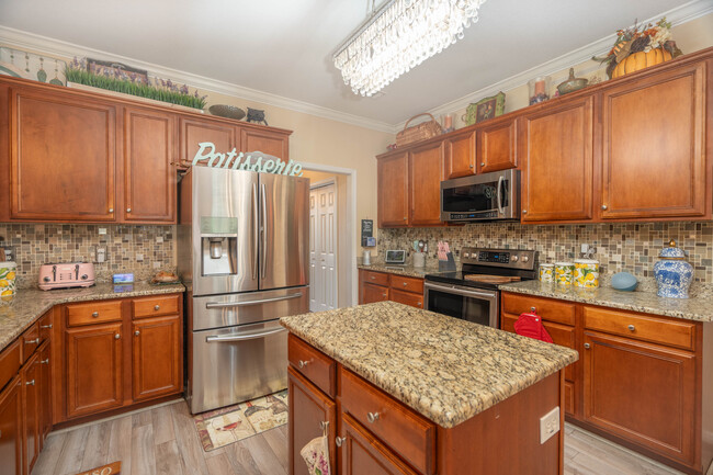 Kitchen with island - 286 Traditions Cir