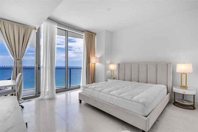 Building Photo - 15701 Collins Ave