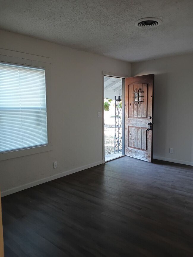 Building Photo - New Remodel- HOLIDAY SPECIAL- FIRST FULL MONTH FREE